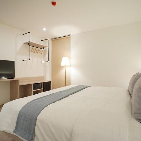 E11 Hotel - Bts Punnawithi Bangkok Exteriör bild