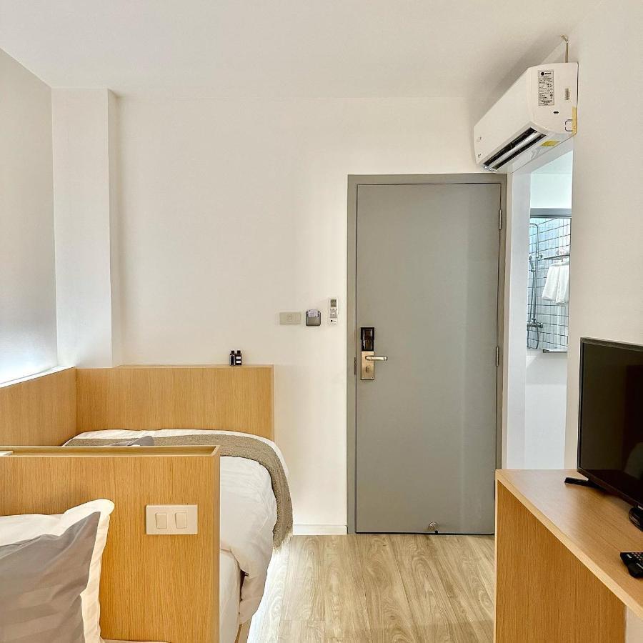 E11 Hotel - Bts Punnawithi Bangkok Exteriör bild