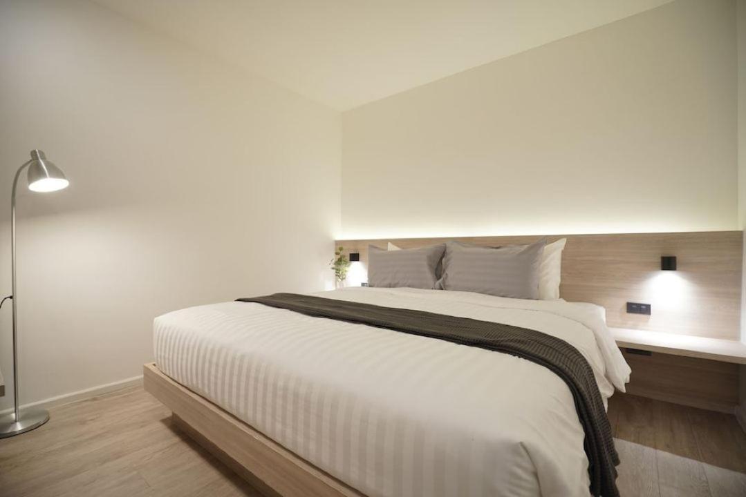 E11 Hotel - Bts Punnawithi Bangkok Exteriör bild