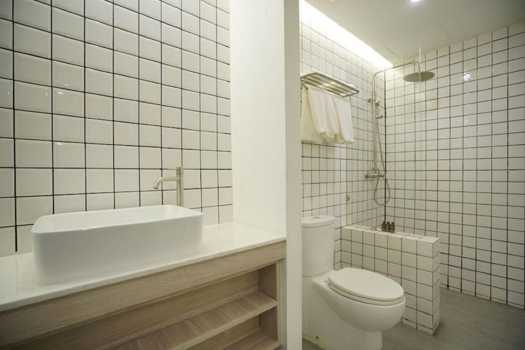 E11 Hotel - Bts Punnawithi Bangkok Exteriör bild