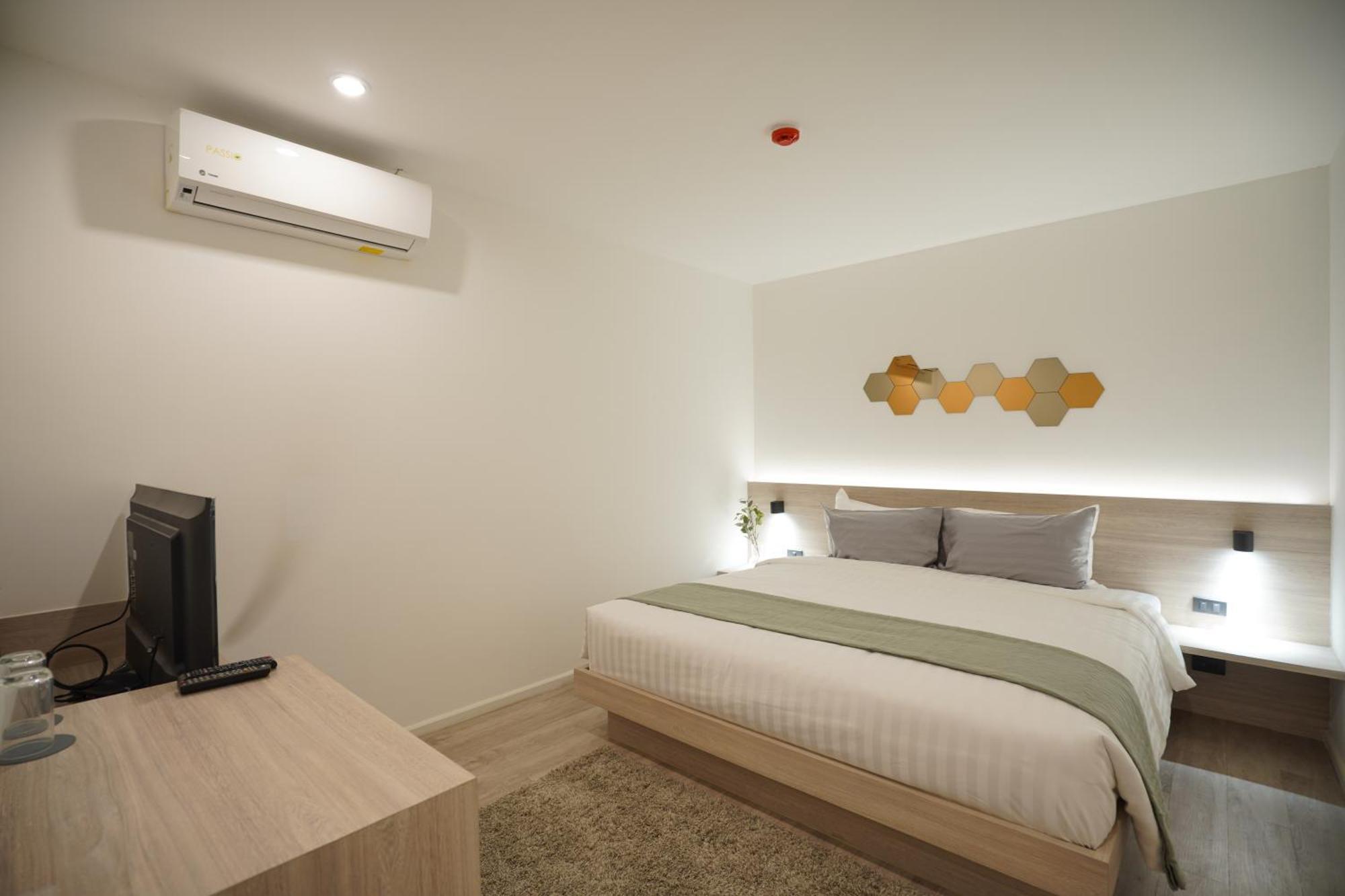 E11 Hotel - Bts Punnawithi Bangkok Exteriör bild