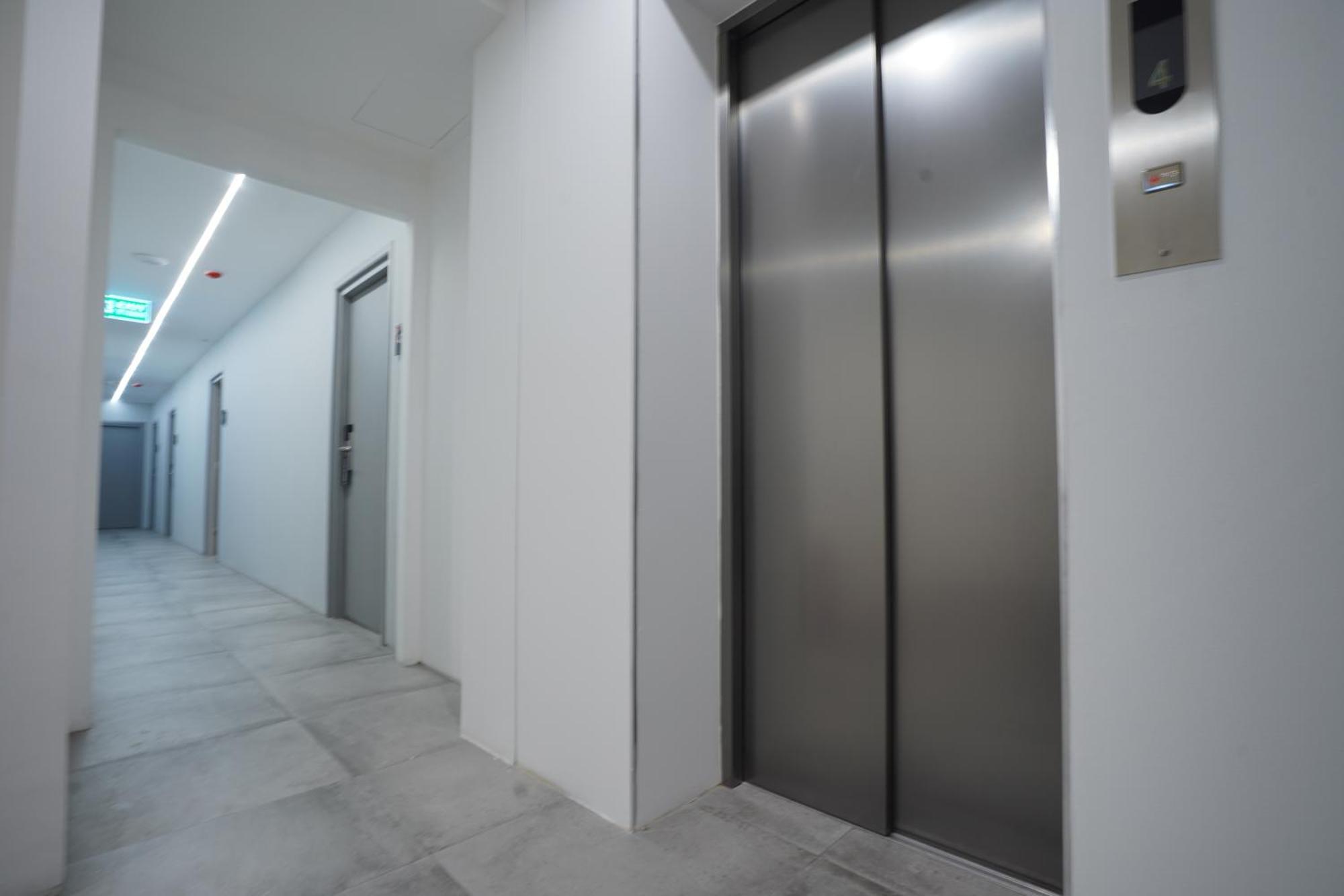 E11 Hotel - Bts Punnawithi Bangkok Exteriör bild